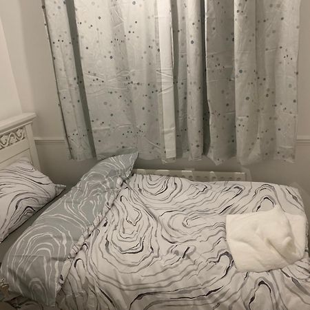 At Apex House Single Room Horndon-on-the-Hill Buitenkant foto